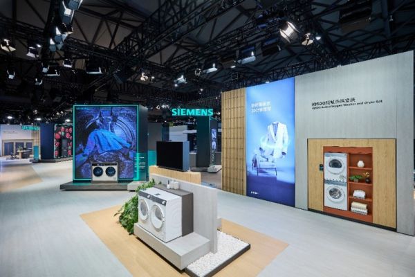 西门子iQ500超氧洗烘套装亮相AWE2025,AI智能洗护科技让你“盛装登场”