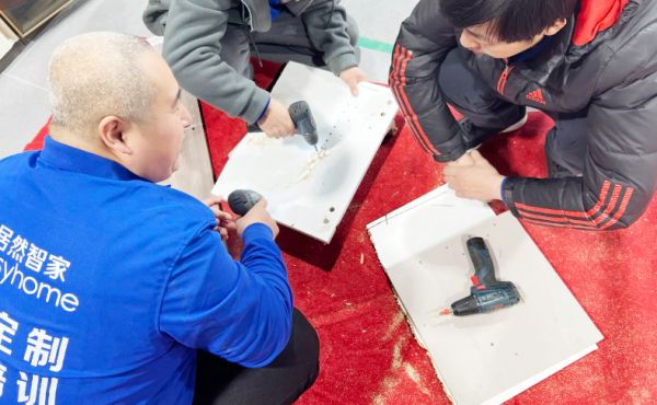 加速蓝领群体职业化，居然之家X万师傅首期“全屋定制安装线下实训班”圆满收官！
