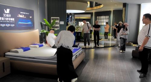 席梦思黑金Smilecity床垫：承载生活的温柔与力量
