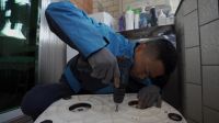 直击家电维修“万师傅”的一天：身怀长技，真正靠手艺挣钱