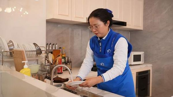 黄金5分钟救下一个家！轻喜保洁师黄巧云：不是英雄，是专业培训刻进骨子里的本能