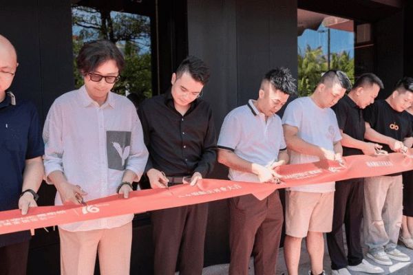 从三亚新品发布、清水湾旗舰店开业看嘉斯顿：差异化竞争铸就逆势增长传奇