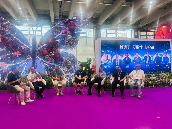 新浪家居快讯：2025泛家居智造高峰论坛在广州举行