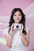 instax mini Evo™新色上市，以即时影像诠释花样真我