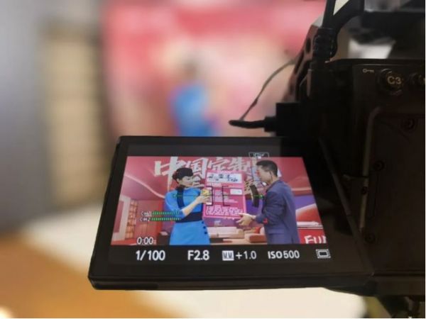 金牌家居与厦航跨界联动：以直播为媒，共绘中国品质新篇章