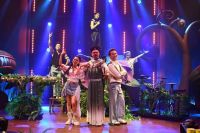 黄彦卓导演再携温情力作《会发光的朋友》登陆亦花园，曾为前作心动的你速赴情感之约