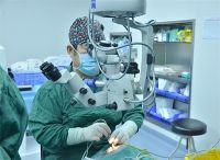 三焦点晶体手术选成都哪家？专家团队+诊疗体系对比