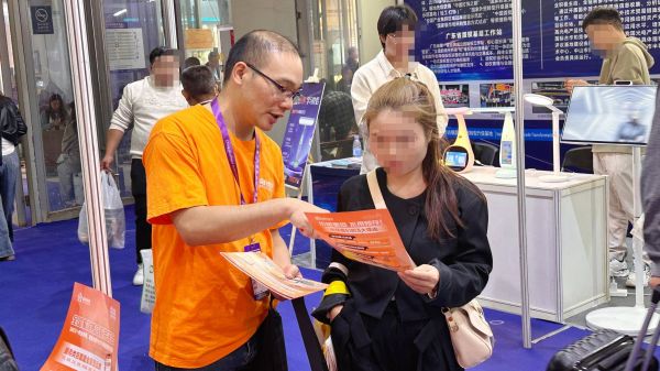 卖灯全国,苦售后久矣?古镇灯商终于能像发快递一样派师傅了