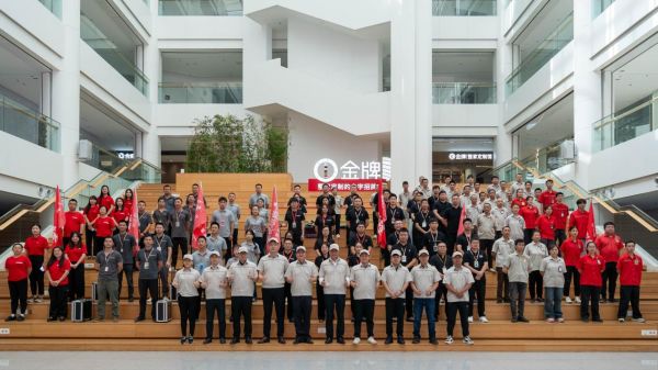 金牌家居举行金牌服务季装企“品质交付”誓师大会,全面升级服务体系赋能装企