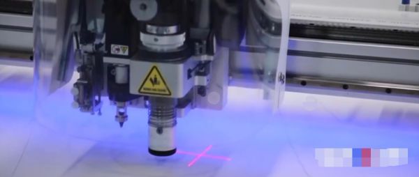 一秒镜头背后的品质密码:华为问界裁皮车间与九头鸟振动刀的“稳定”共鸣