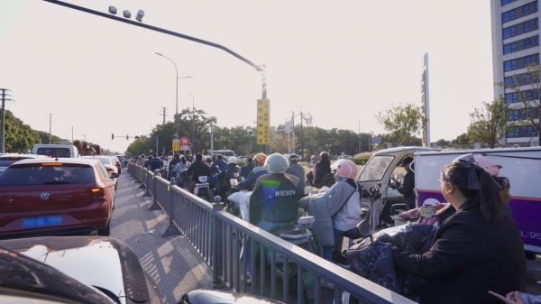 从负债30万到买房换车，36岁师傅靠家具维修上岸