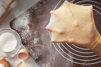 15小时预约+智能控温发酵：东菱面包机DL-4705，早起即享松软面包