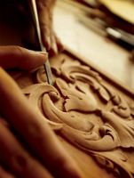 李忠信红木：红木为镜，照见人生历练的温度