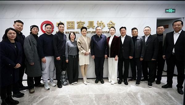 两会时间外的“红木声音”:李忠信的3月北京行,探讨行业的未来!