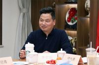 两会时间外的“红木声音”：李忠信的3月北京行，探讨行业的未来！