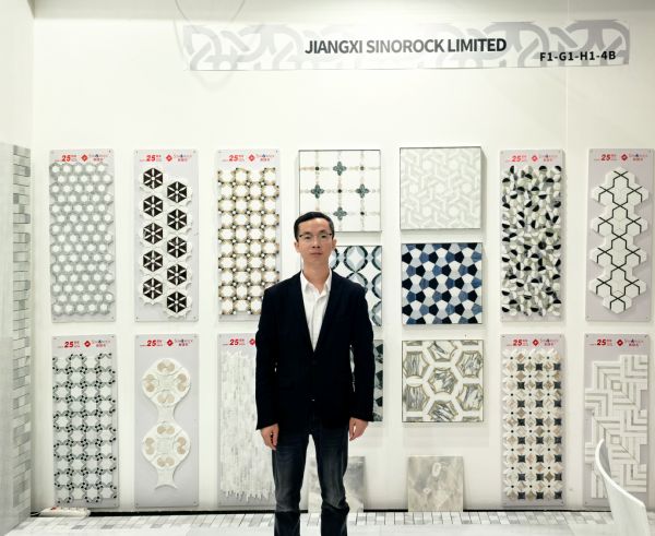 2026 厦门石材展专访 | 新诺石高敏：以艺术赋新石材 让大理石成为家里的自然画作