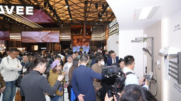 央视机器人邂逅大国品牌，箭牌携手鸿蒙智选开启卫浴新纪元