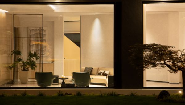 从 “不伤害” 到 “主动防护”：三峰照明专色光引领别墅大宅智能灯光，以健康照明革新全屋智...