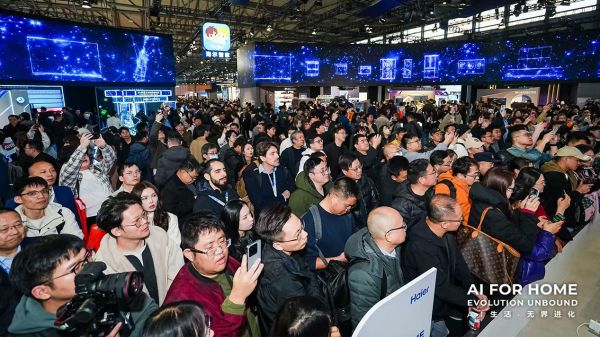 AI科技 慧享未来|海尔车用空调携真享、智领闪耀亮相上海AWE2026