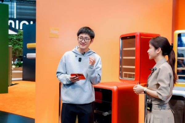 影视飓风TIM空降探展小吉AWE,解码小吉全球美学科技家电 “共生之美”新风尚