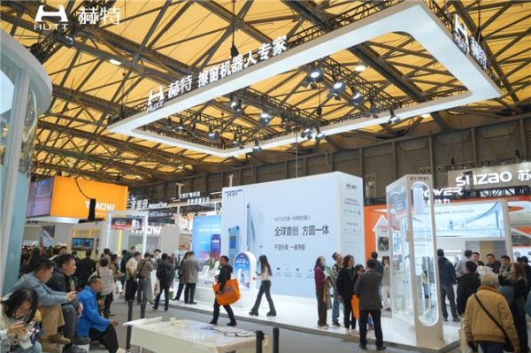 方圆一体,重塑行业!赫特HUTT10擦窗机器人亮相AWE2026