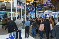 方圆一体，重塑行业！赫特HUTT10擦窗机器人亮相AWE2026