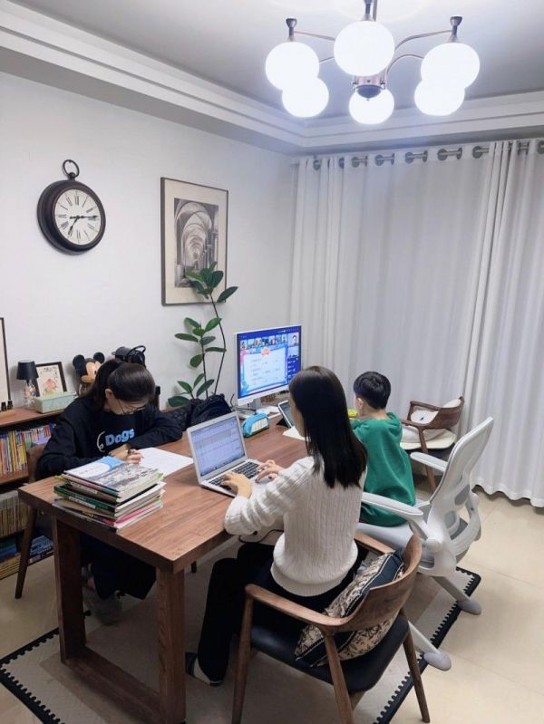 从“网红”到“长红”，泊逸书桌如何在小红书火了一年？