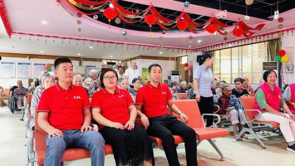 碧虎瓷砖公益行，用行动守护老年安康