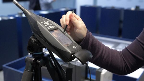 西南设计院工程师现场实测铂尊门窗超静音系统窗