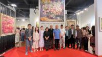 繁花映匠心 雅框承丹青｜王广范《繁花》画展，精致装框引市民争相打卡