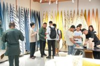 首届海宁国际高端沙发面料展暨外贸对接会正式开幕