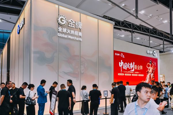 直击2026中国建博会 | 金牌家居陈建波:从功能内卷到文化共鸣,中国定制需要 “精神根脉”