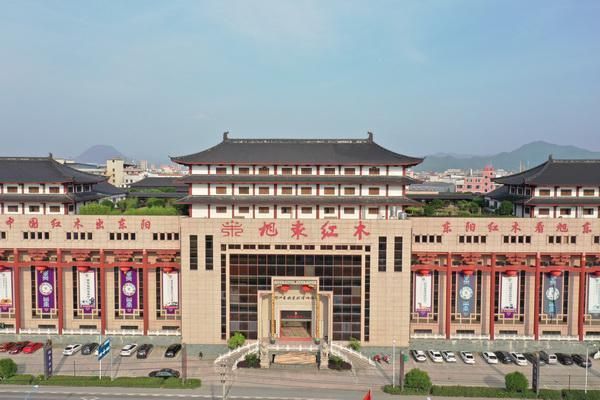 旭东红木丨三十余载专注小叶紫檀，五代匠心薪火相传