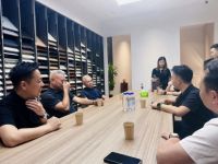 金牌家居总裁潘孝贞走访成都天府红星展厅，解码金牌整家定制的终端底气