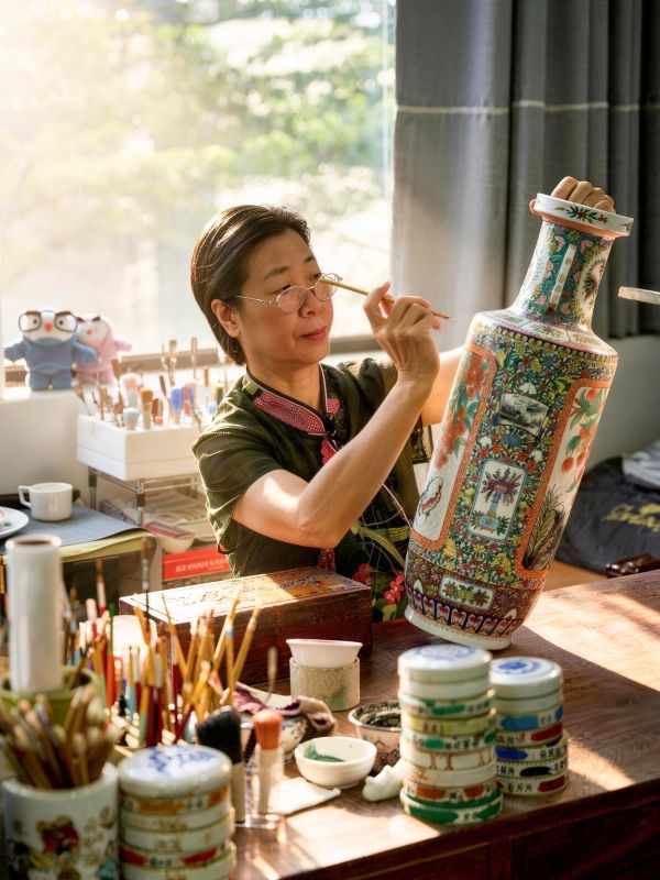 当非遗匠人遇见百年甜梦：广彩传承人何丽芬与Simmons席梦思共话匠心与传承