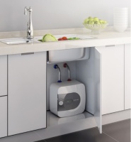 阿诗丹顿小厨宝悉心呵护双手 卓越性能与极致体验同步在线