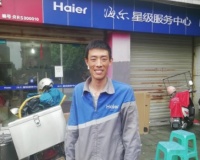 徒手爬窗救人的小伙儿找到了，这种特技来自日常工作