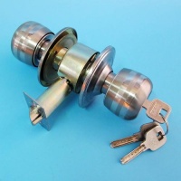 球形门锁在门外怎么拆  球形门锁怎么保养