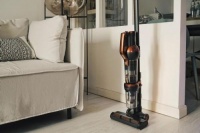 地为什么却还在跪着擦？莱克立式吸尘器做到了