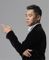 新品预告|米兰之窗携手设计师孟也推出联名大作“孟无痕”系列即将发布