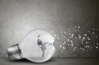 多家照企公布上半年业绩预告，有的依旧亏损，有的逆势翻盘！