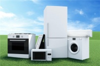 白电双雄正在分化！美的集团股价站上70元 估值甩超格力发生了什么...