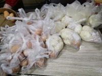 热包子管够,缙云企业家为24个卡点工作人员做早餐