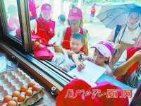 同安区开展烟头换鸡蛋、旧电池换太阳镜等活动，用实际行动践行低碳生活