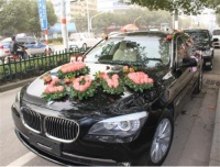 结婚抱不动新娘招数有哪些 新娘下车是抱还是走路