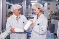 全棉时代代言人童瑶 带你探秘“全棉工厂”