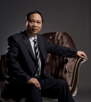 明辉方志业：选择松伟高端灯饰 将光明事业进行到底