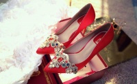 婚鞋扔了好还是送人好 婚鞋挑选的讲究