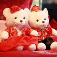 结婚压床娃娃什么讲究 婚床摆放什么物品好