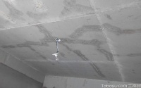 屋顶裂缝漏水什么原因?楼顶裂缝如何修补?